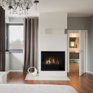Když se design potká s teplem domova: čisté linie, živý plamen bez sazí a útulno během pár vteřin. 🔥 Plynové krby Karma...